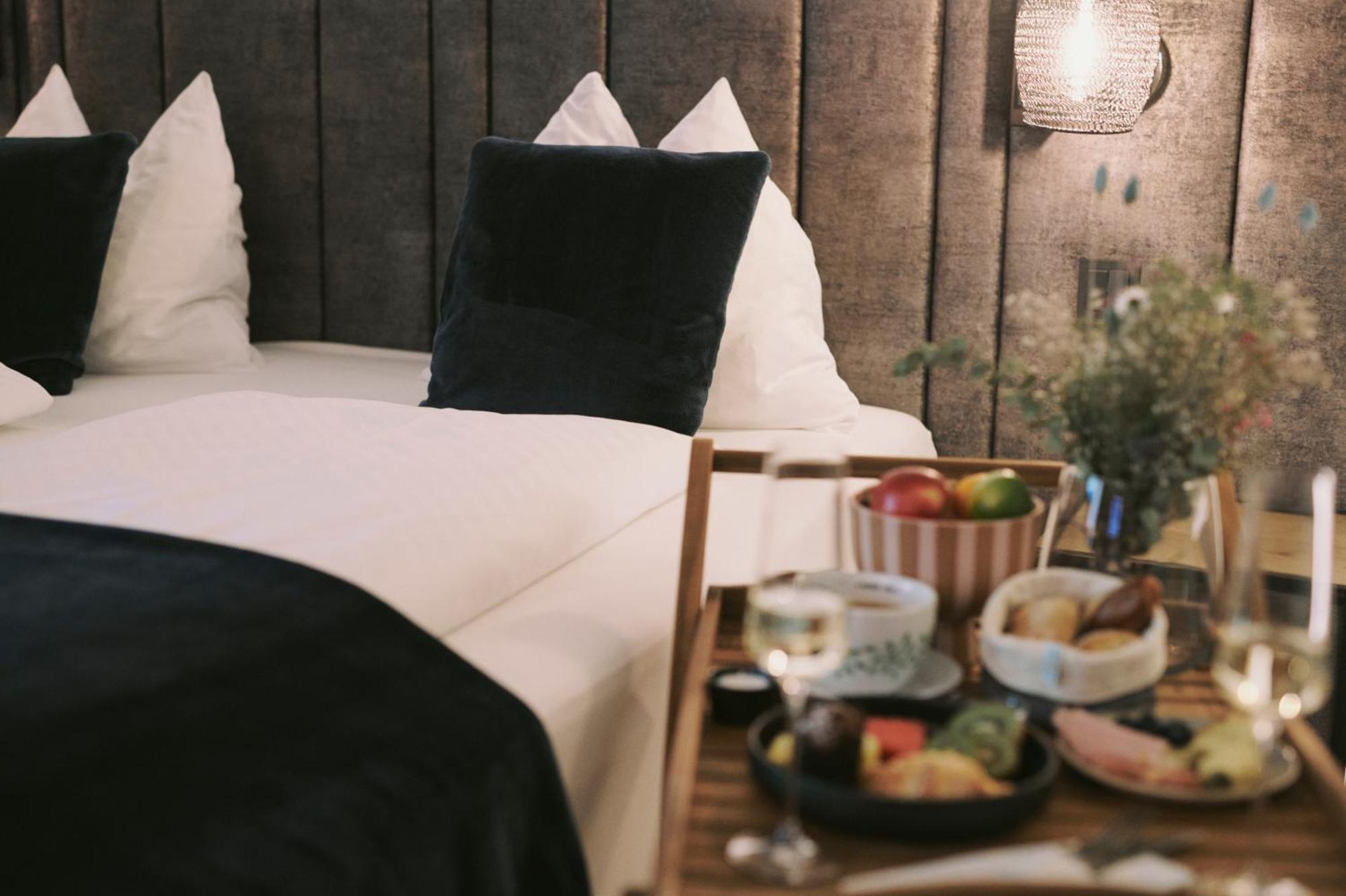 Soulsisters' Hotel 4 Sterne Superior คาพรูน ภายนอก รูปภาพ